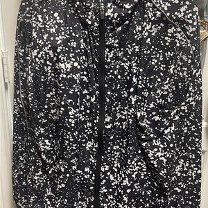Fabletics Windbreaker Black and White Patterned